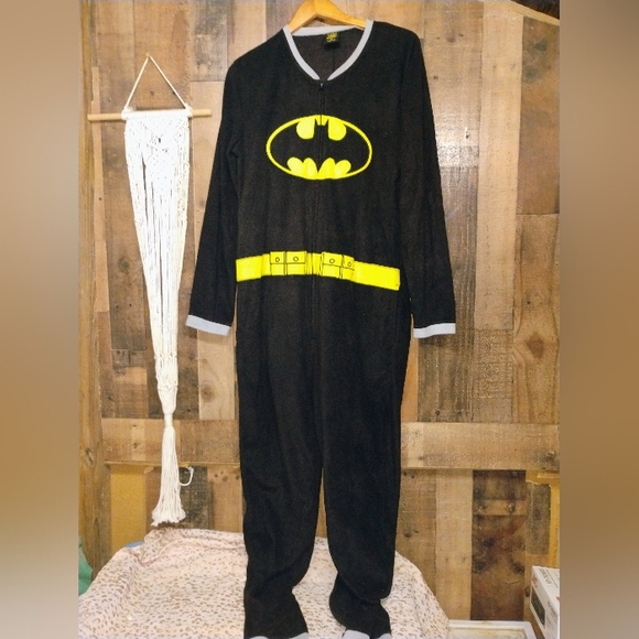 DC Comics Other - DC Comics Batman Onesie Costume With Cape And Pockets Size Medium Men's